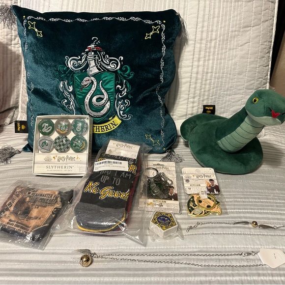 Various Harry Potter Slytherin Items - Picture 3 of 15